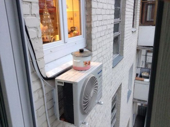 Funny Photo of the day for Tuesday, 26 November 2013 from site Jokes of The  Day - Air conditioner - use case - winter
